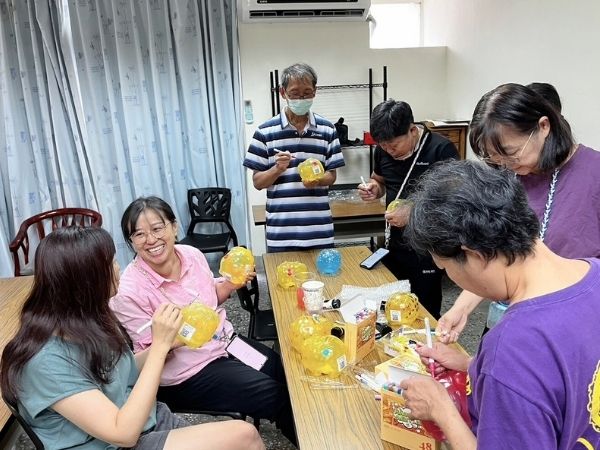 家長喘息：彩繪小豬DIY