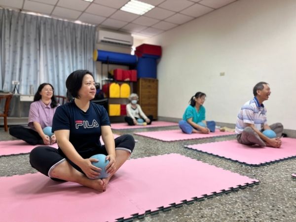 家長喘息：伸展瑜珈