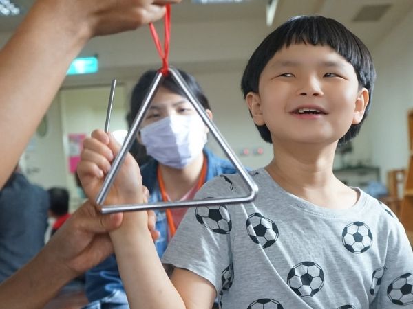 多元感官課程，給予視覺以外的學習刺激