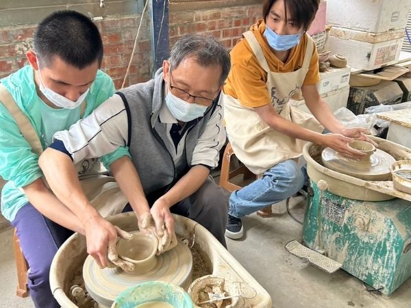 親子共學：捏陶
