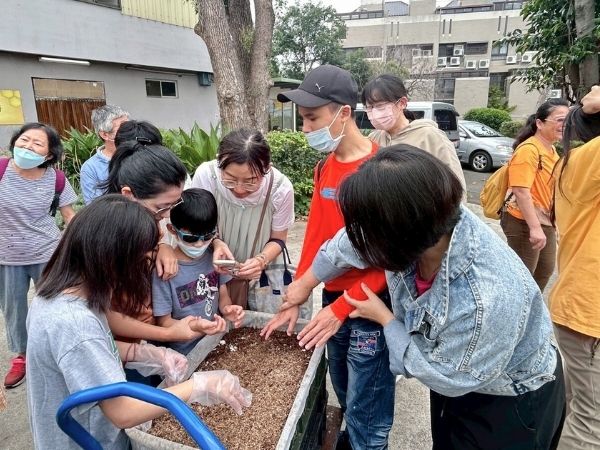 親子共學：認識黑水虻